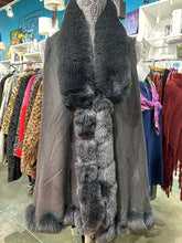 Load image into Gallery viewer, Fall Winter Wear,  Luxurious Faux Fur Vest.
